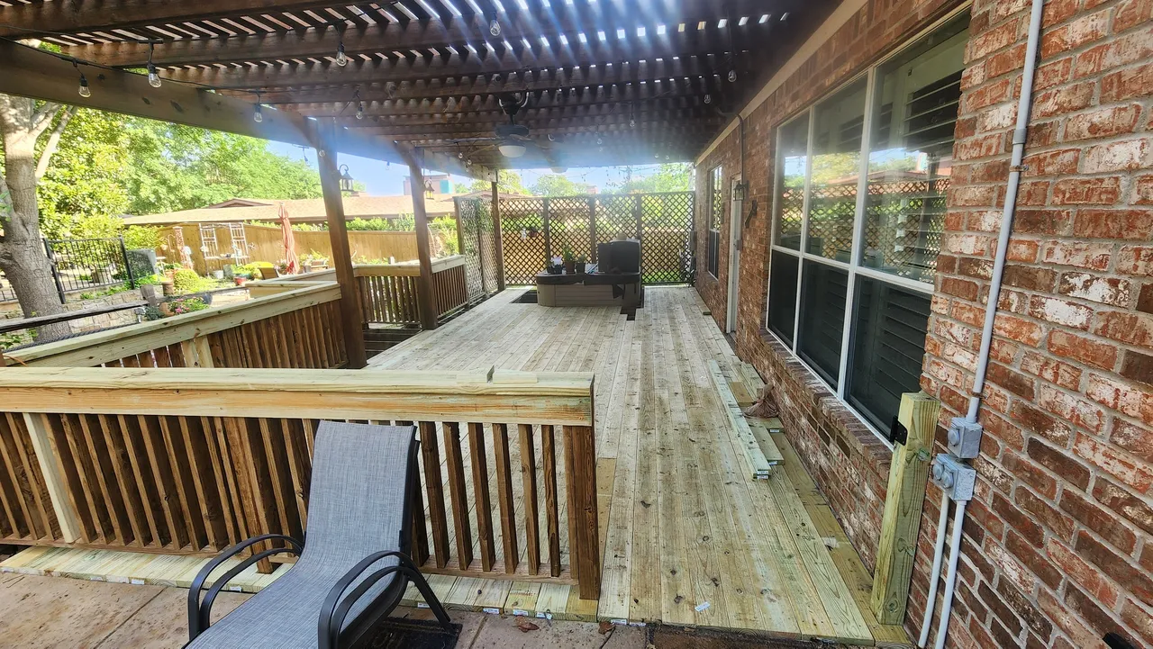 deck and pergola construction with privacy fence